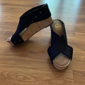Crown Vintage wedges